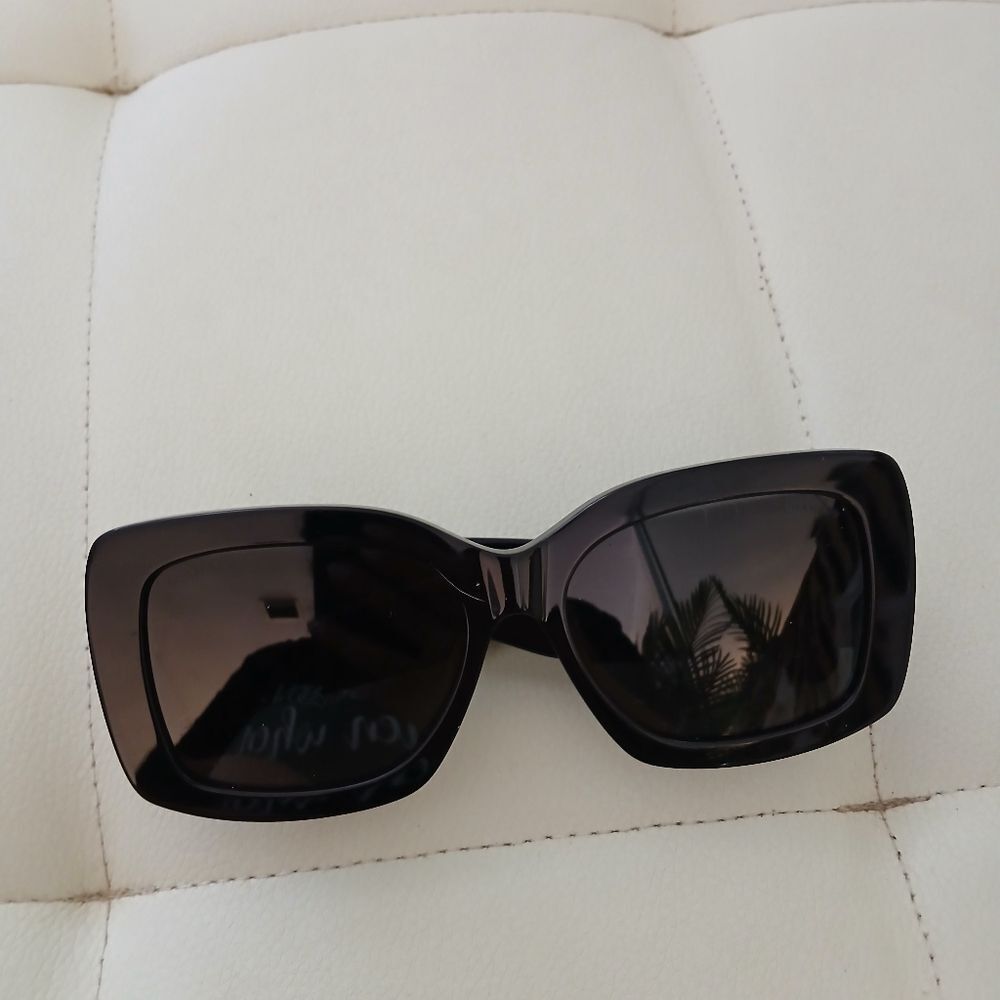 CHANEL Black and Gold Sunglasses - Picture 2 of 7